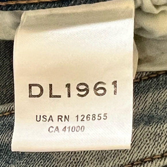 DL 1961 High Rise Bell Bottom Jeans. Size 29. Excellent Condition. - Picture 10 of 13